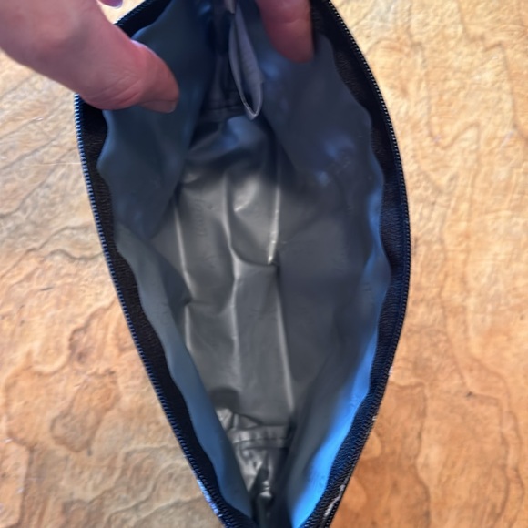 THIRTY-ONE Gifts Clear Clip Pouch - Picture 3 of 3